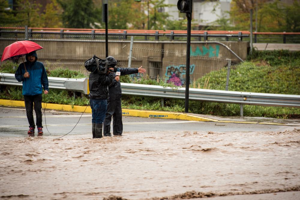 Reportero en Santiago tras las lluvias